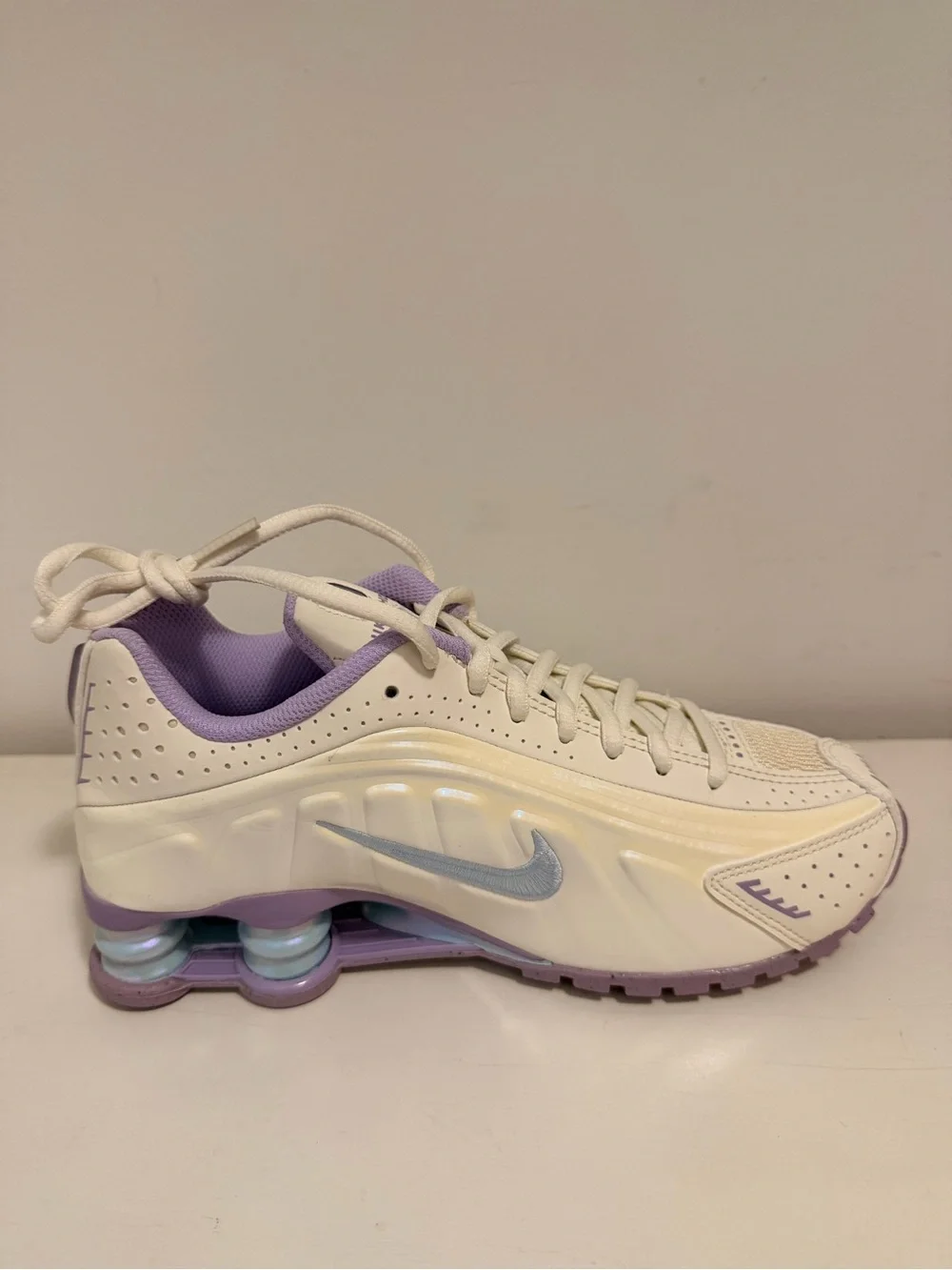 Nike Women's Cream and Lavender Low-Profile Sneakers